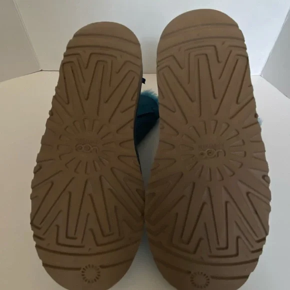 Almost new Ugg boots - Picture 2 of 7